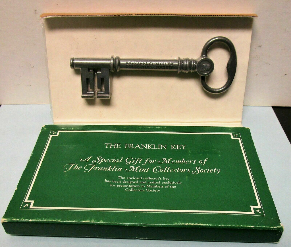 FRANKLIN MINT COLLECTORS SOCIETY, PEWTER SKELETON KEY, PAPERWEIGHT. NIP.